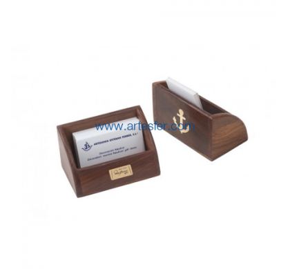 МАЛЕНЬКАЯ ДЕРЕВЯННАЯ ШКАТУЛКА